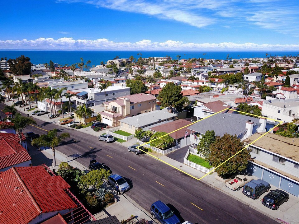 238 Avenida Victoria in San Clemente, CA - Foto de edificio