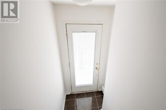 2350 Bentley Dr in Mississauga, ON - Building Photo - Building Photo