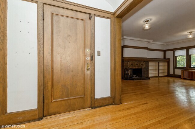 5656 S Dorchester Ave in Chicago, IL - Building Photo - Building Photo