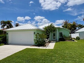 420 NW Emilia Way in Jensen Beach, FL - Building Photo