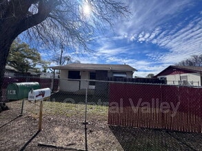 340 Sperry Ave in Patterson, CA - Building Photo - Building Photo