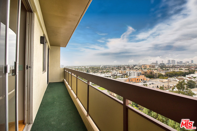 321 S San Vicente Blvd-Unit -1006 in Los Angeles, CA - Building Photo - Building Photo