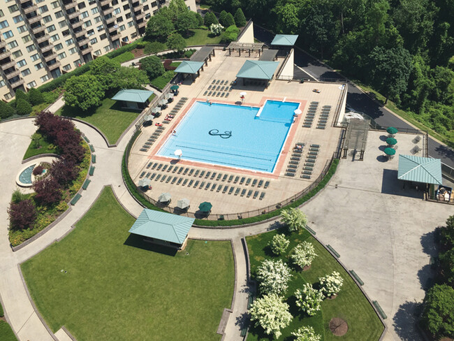 5225 Pooks Hill Rd, Unit 828S in Bethesda, MD - Foto de edificio - Building Photo