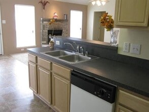 7418 Fairfield Dr in Rowlett, TX - Foto de edificio - Building Photo