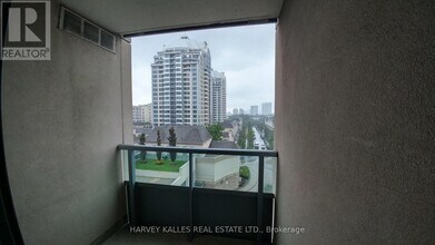 17 Barberry Pl in Toronto, ON - Building Photo - Building Photo