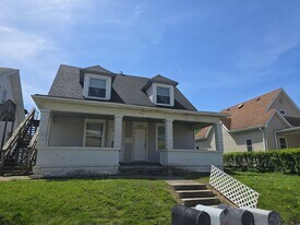 1517 E Washington St in Muncie, IN - Building Photo