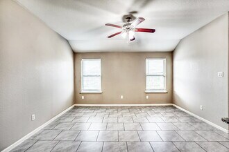 622 Harvest Bluff Dr, Unit T0107 in Rosharon, TX - Foto de edificio - Building Photo