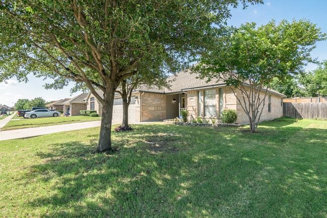 956 Carlin Ln in Burleson, TX - Building Photo - Building Photo