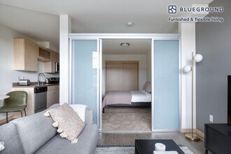 3920 Stone Way N, Unit FL5-ID559 in Seattle, WA - Building Photo - Building Photo