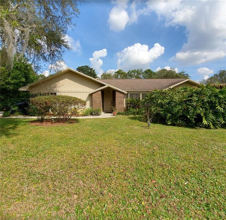 327 W Hornbeam Dr in Longwood, FL - Building Photo