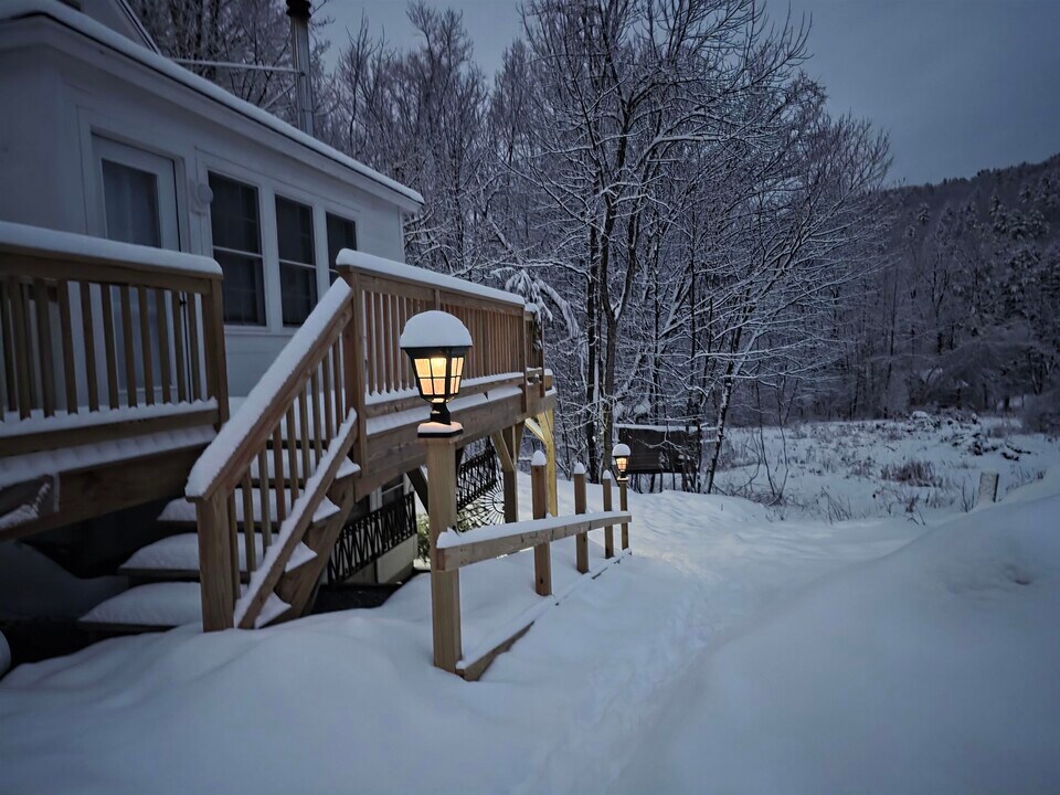 529 Valley Rd in Walpole, NH - Building Photo