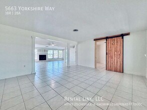 5663 Yorkshire Way in Sarasota, FL - Building Photo - Building Photo