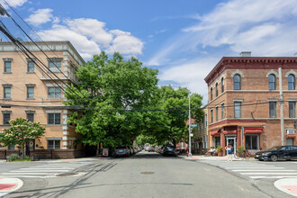 188 Meserole Ave in Brooklyn, NY - Foto de edificio - Building Photo