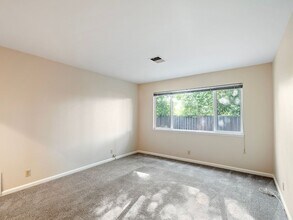 5450 Florida Dr in Concord, CA - Building Photo - Building Photo