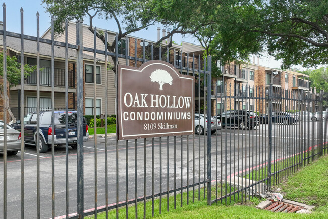 Oak Hollow Condominiums in Dallas, TX - Building Photo - Building Photo