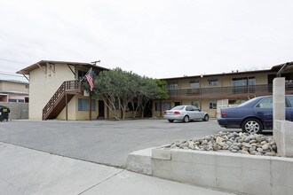 Buena Vista Apartments in Barstow, CA - Foto de edificio - Building Photo