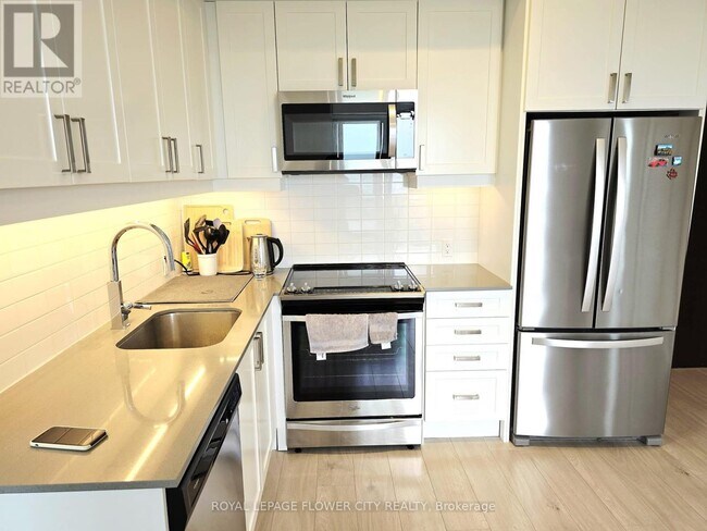 8-LPH28 Nahani Way in Mississauga, ON - Building Photo - Building Photo