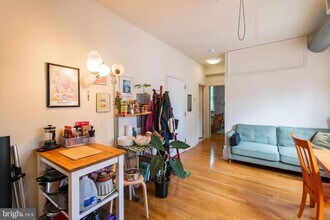 4813 Walton Ave in Philadelphia, PA - Building Photo - Building Photo