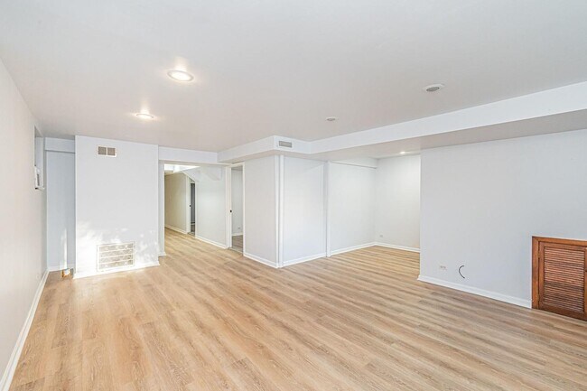 7530 N Oakley Ave in Chicago, IL - Building Photo - Building Photo