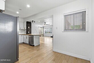 513 Cardon St in El Paso, TX - Building Photo - Building Photo