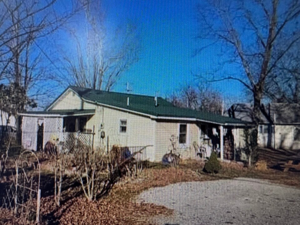202 E South St in Mountain Grove, MO - Building Photo