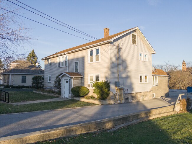 607 Walnut St-Unit -2 in Lemont, IL - Building Photo - Building Photo