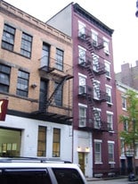 104 Perry St in New York, NY - Building Photo