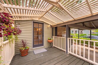 91 Sherwood Dr in Westlake Village, CA - Building Photo - Building Photo