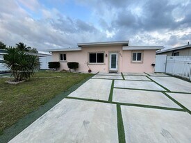 5614 SW 36th St in West Park, FL - Building Photo