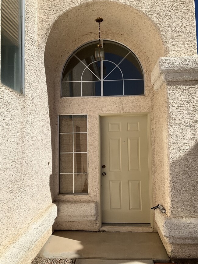 5726 Roundrock Dr in Las Vegas, NV - Building Photo - Building Photo
