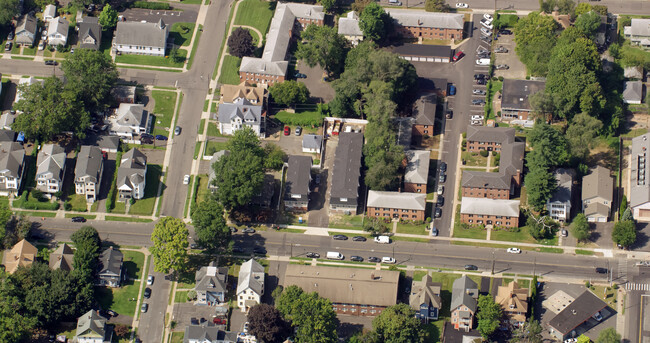 409 Prospect Ave in West Hartford, CT - Building Photo - Primary Photo