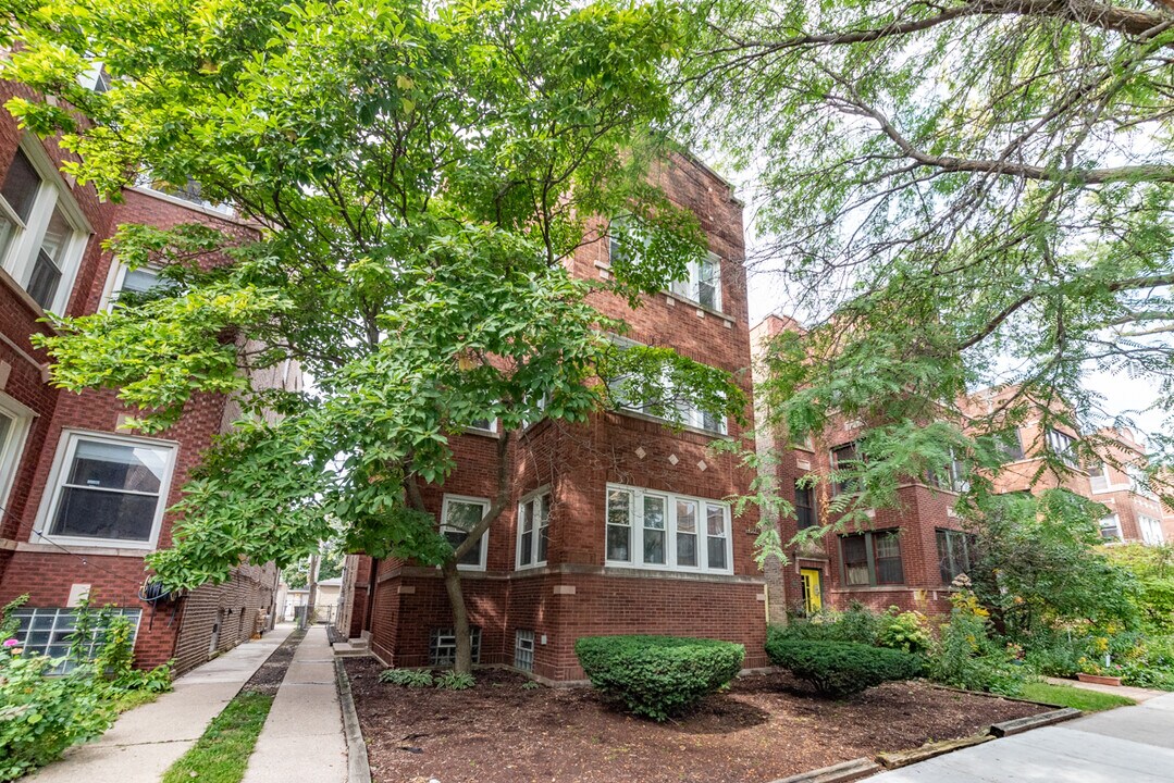 4912 N Washtenaw Ave in Chicago, IL - Foto de edificio