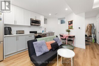 1502 Dufferin St in Toronto, ON - Building Photo - Building Photo