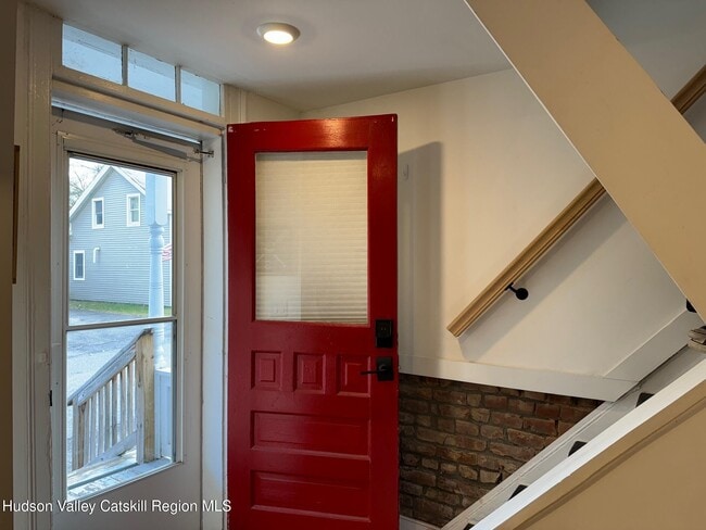 114 2nd St in Port Ewen, NY - Building Photo - Building Photo