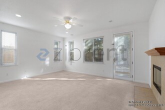 6704 Camacha Way in Elk Grove, CA - Building Photo - Building Photo