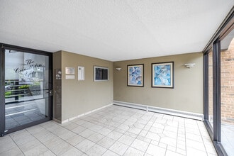Candlelite Apartments in Milwaukee, WI - Foto de edificio - Interior Photo