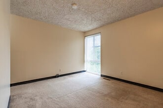 Tradewind Apartments in Ann Arbor, MI - Building Photo - Interior Photo