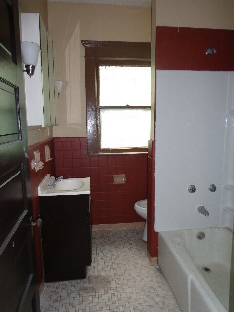 145 16th St-Unit -Unit 1 (Lower) in Buffalo, NY - Building Photo - Building Photo