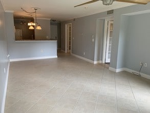 4855 Via Palm Lakes-Unit -902 in West Palm Beach, FL - Foto de edificio - Building Photo