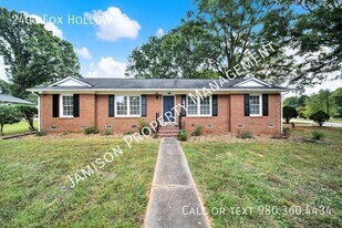 2400 Fox Hollow Rd in Mint Hill, NC - Building Photo