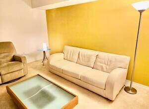 6423 Collins Ave in Miami, FL - Building Photo - Building Photo