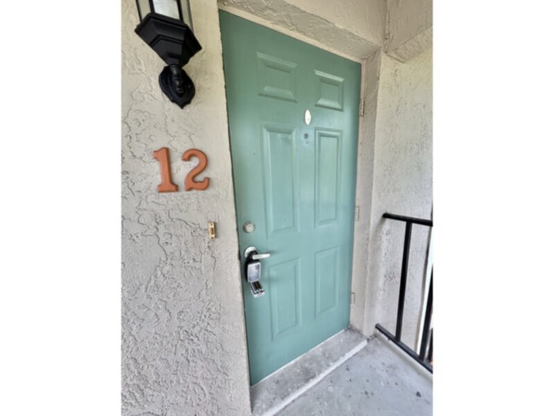 136 Cape Coral Pkwy W in Cape Coral, FL - Foto de edificio