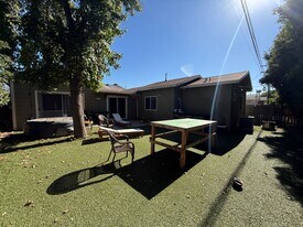 5058-5060 Rockford Dr in San Diego, CA - Building Photo