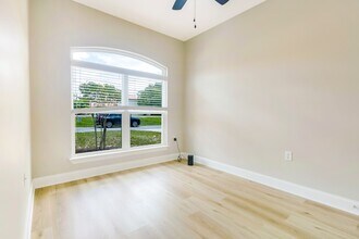 557 Valparaiso Pkwy in Valparaiso, FL - Building Photo - Building Photo