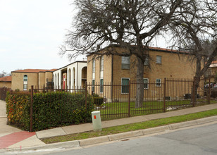 Spanish Garden Condominiums in Fort Worth, TX - Building Photo - Building Photo