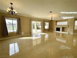231 Cliff Valley Dr in Las Vegas, NV - Building Photo - Building Photo