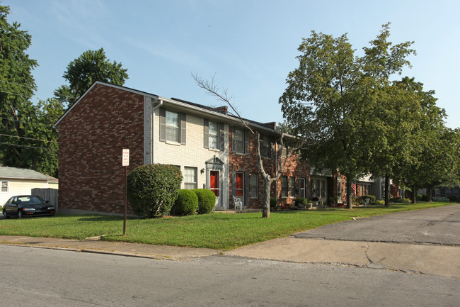 2501-2521 Charlestown Rd in New Albany, IN - Foto de edificio - Building Photo