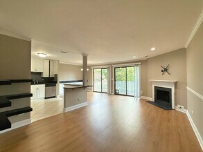 941 Yosemite Trail in Roselle, IL - Building Photo - Building Photo