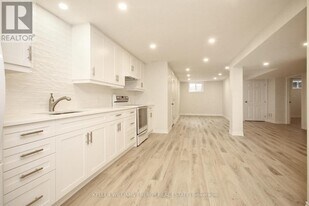 501 Kelly Ave in Oshawa, ON - Building Photo