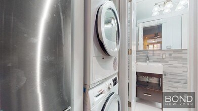 382 E 10th St in New York, NY - Building Photo - Building Photo